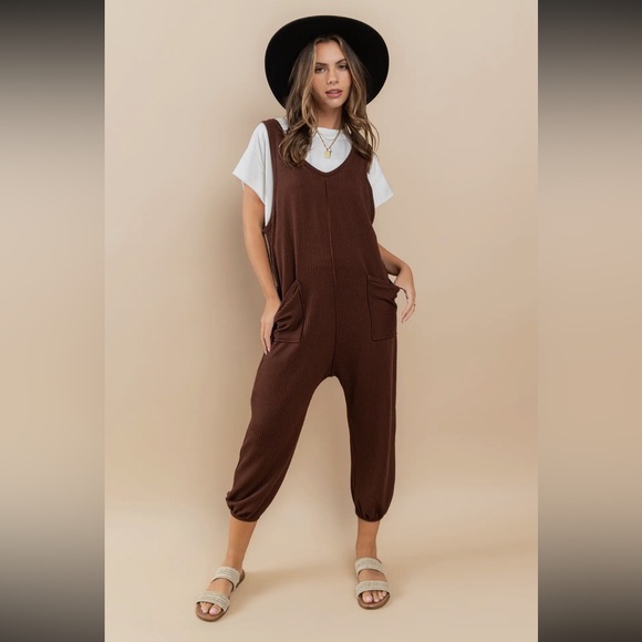 Textured Ribbed Poly knit Baggy Jumpsuit - Picture 3 of 5